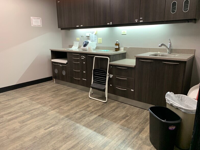 More Photos Of 519 N Cass Ave, Westmont Medical For Lease