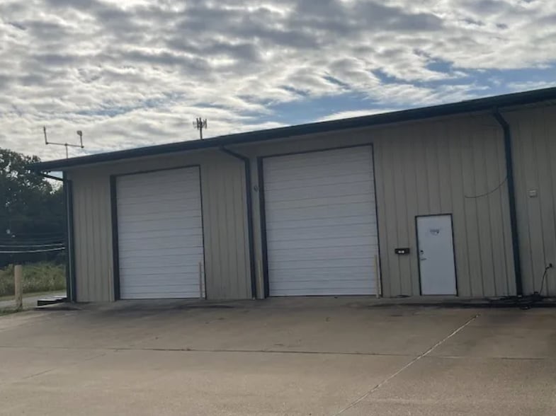 More Photos Of 1070 Pearl Dr, Bossier City Distribution For Lease