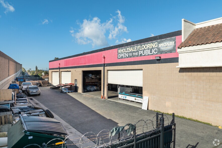 More Photos Of 110 N Washburn Cir, Corona Storefront Retail Office For Lease