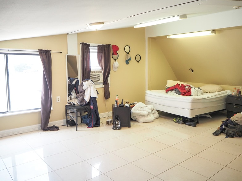 More Photos Of 1 Wall St, Cromwell Restaurant For Sale