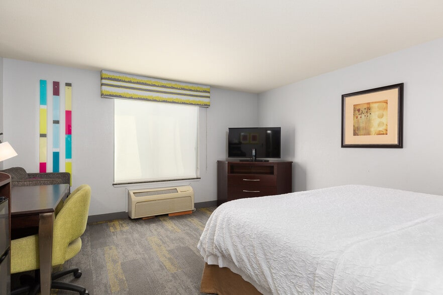 More Photos Of 7941 E Brundage Ln, Bakersfield Hotel For Sale