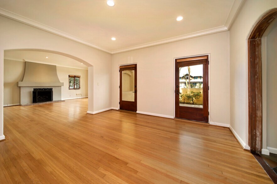 More Photos Of 2003 N Broadway, Santa Ana Office For Lease