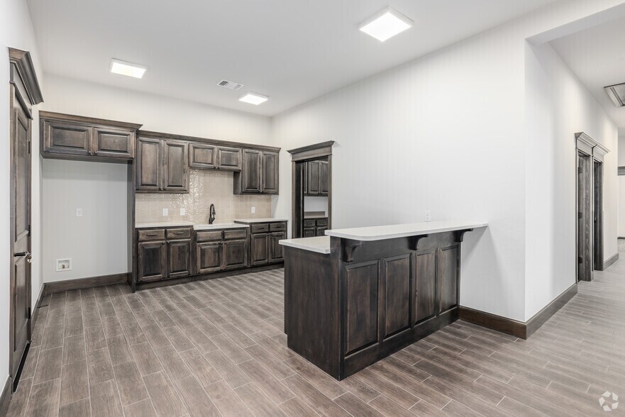 More Photos Of 2900 Washington Dr, Norman Unknown For Lease