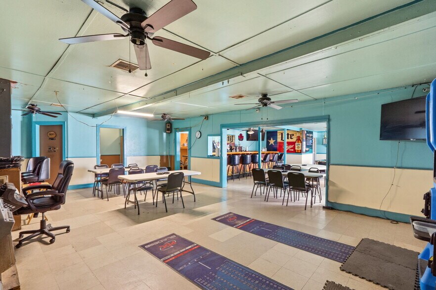 More Photos Of 12605 Highway 6, Santa Fe Bar For Sale