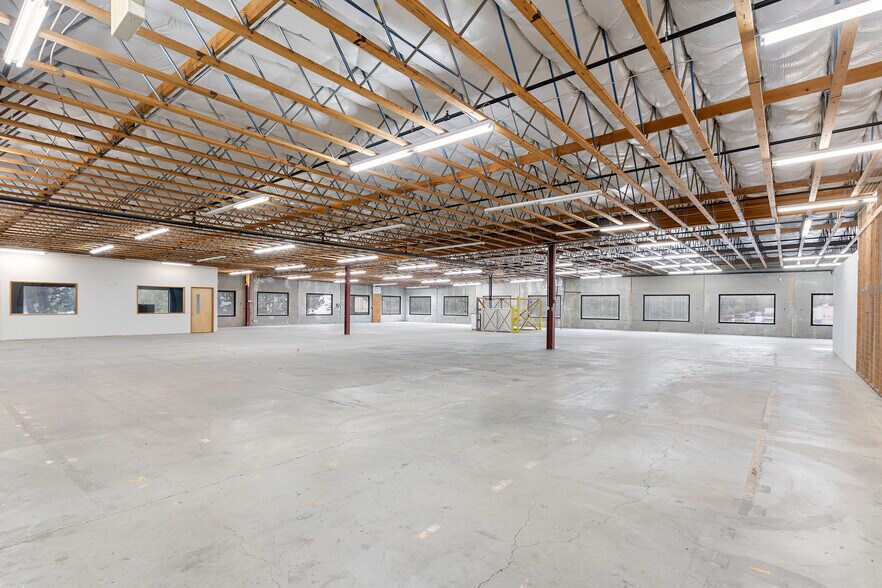 More Photos Of 12812 NE Whitaker Way, Portland Warehouse For Lease