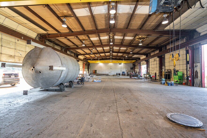 More Photos Of 2103 E SH 31, Kilgore Warehouse For Lease