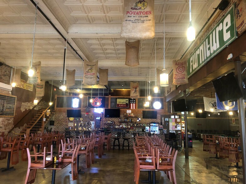 More Photos Of 200 Main St W, Hartselle Restaurant For Sale