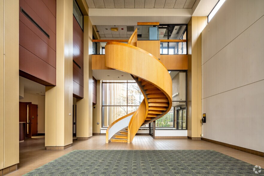 More Photos Of 31 E Judson St, Pontiac Unknown For Lease