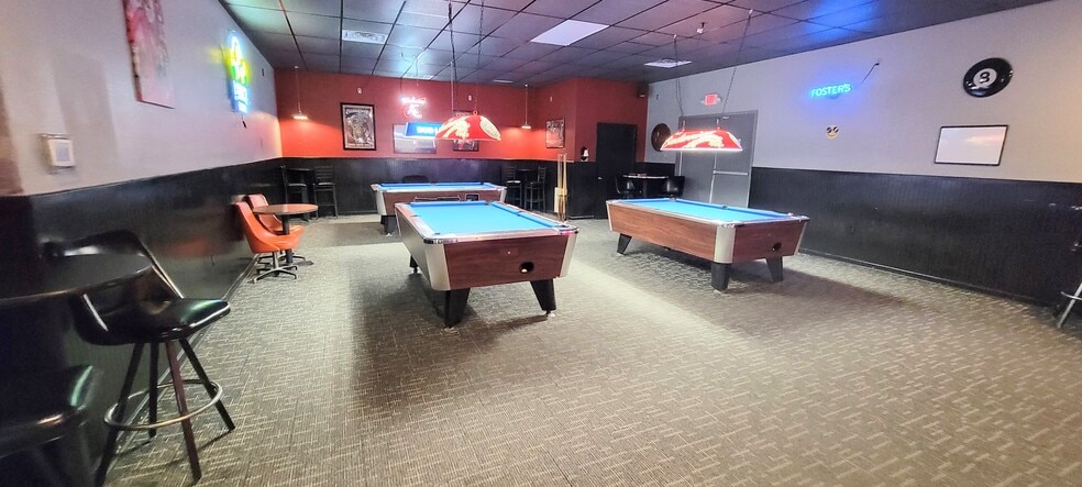 Primary Photo Of 118 E Jackson Ave, Iola General Retail For Sale