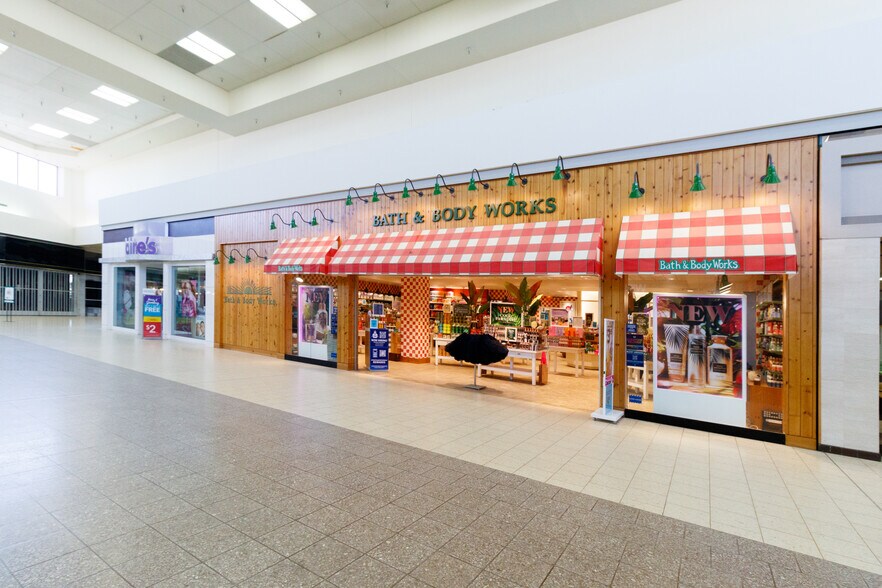 More Photos Of 550 S Gear Ave, West Burlington Storefront For Sale