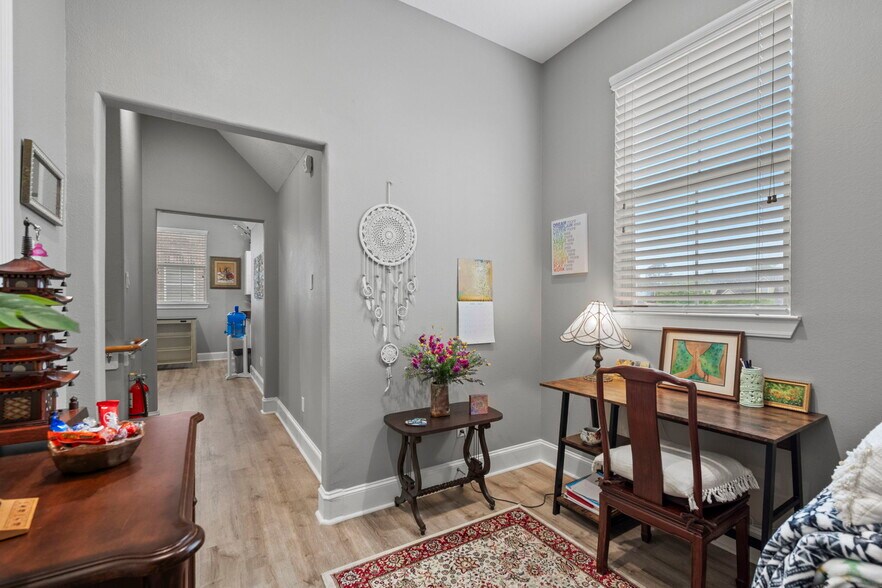 More Photos Of 303 Longmire Rd, Conroe Office For Sale