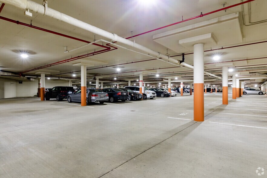 More Photos Of 8770 W Bryn Mawr Ave, Chicago Office For Lease