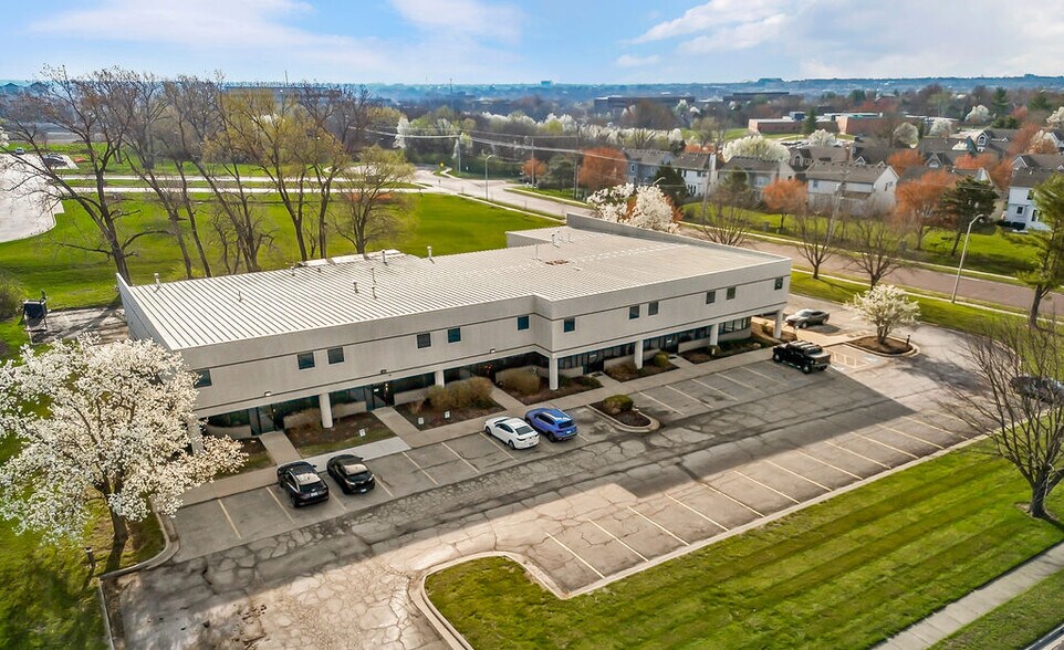 More Photos Of 12635-12651 Hemlock St, Overland Park Showroom For Lease