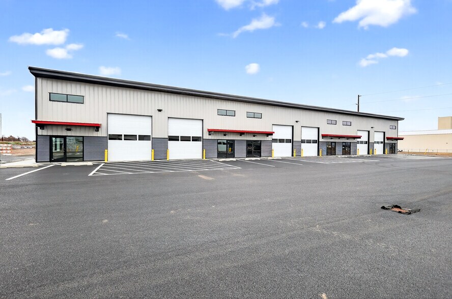 More Photos Of 4524 N Barker Rd, Spokane Valley Showroom For Lease