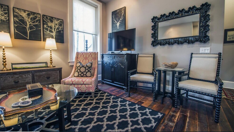 More Photos Of 36 Broadway St, Asheville Hotel For Sale