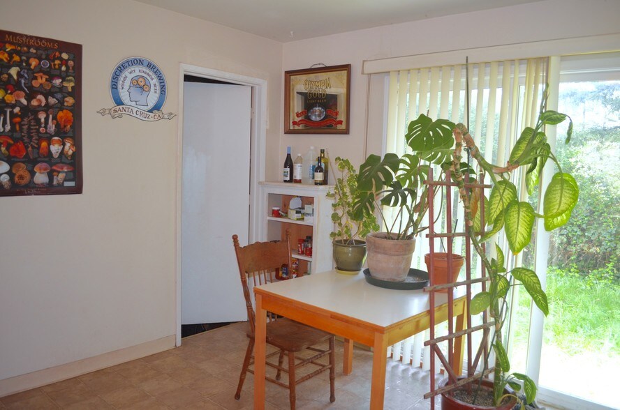 More Photos Of 5800 Valley Dr, Felton Apartments For Sale