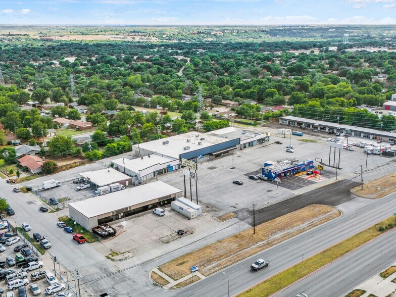 More Photos Of 8309-8325 Camp Bowie W Blvd, Fort Worth Unknown For Lease