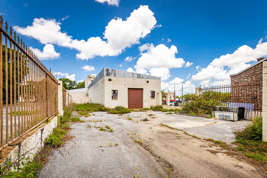 More Photos Of 4914 Main St, Moss Point Storefront For Sale