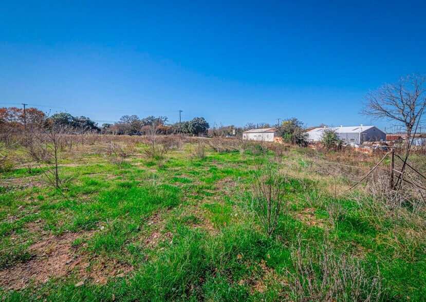 More Photos Of 1561 Pierce Street, Luling Land For Sale