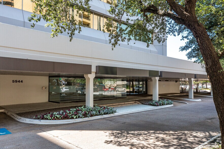 More Photos Of 5944 Luther Ln, Dallas Office For Lease