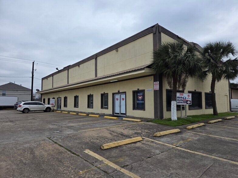More Photos Of 13210 S Post Oak Rd, Houston General Retail For Sale