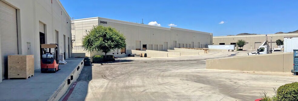 More Photos Of 24335 Prielipp Rd, Wildomar Showroom For Lease