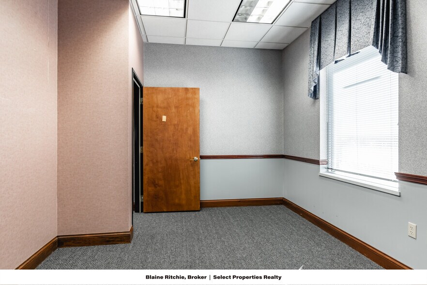 More Photos Of 1397 Elizabeth Pike, Mineral Wells Bank For Lease