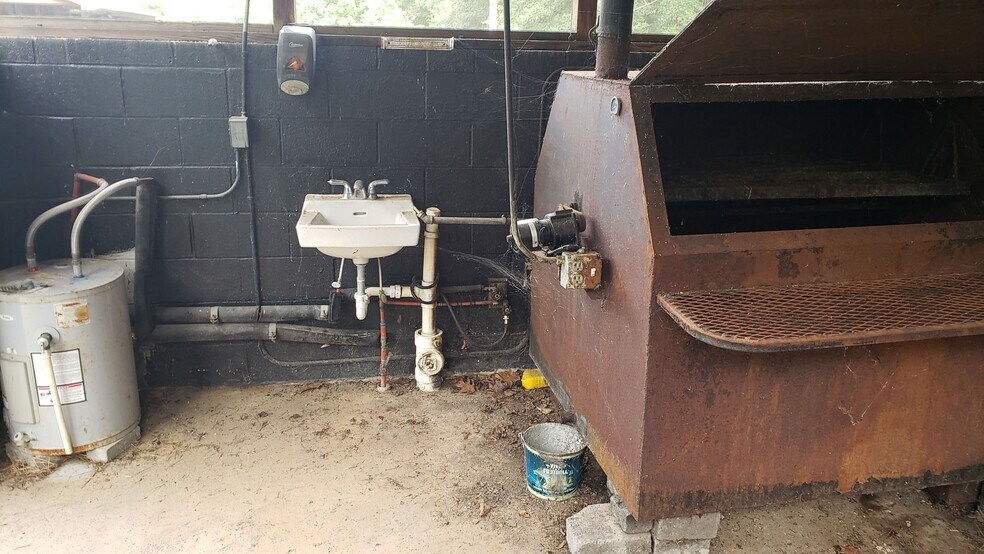 More Photos Of 3746 Mount Pleasant Rd, Sherrills Ford Restaurant For Lease