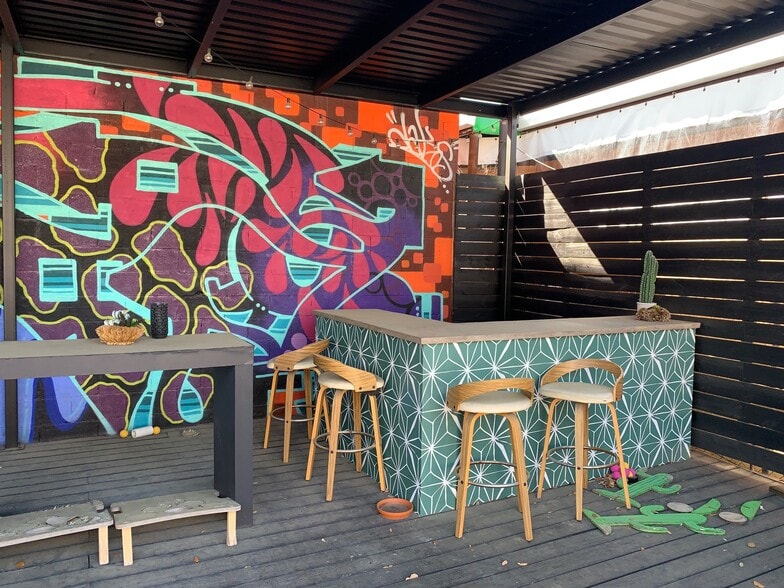 More Photos Of 2401 Main St, Houston General Retail For Sale