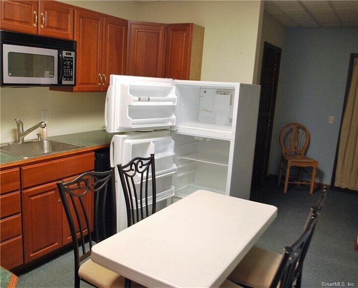 More Photos Of 20 S Anguilla Rd, Pawcatuck Office For Sale