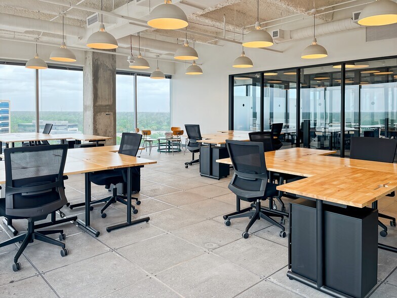 More Photos Of 1725 Hughes Landing Blvd, The Woodlands Coworking Space