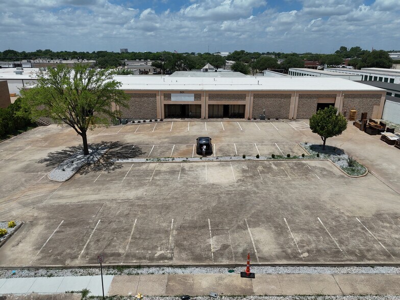 More Photos Of 501 Industrial Dr, Richardson Warehouse For Lease