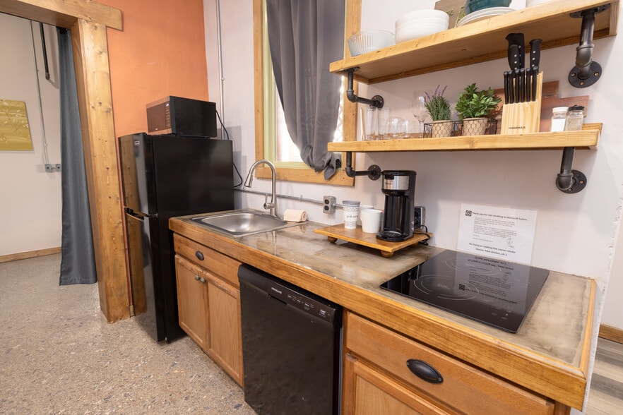 More Photos Of 29 S Carolina St, Hartwell Hotel For Sale