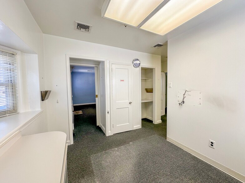 More Photos Of 1201 Easton Rd, Roslyn Medical For Lease