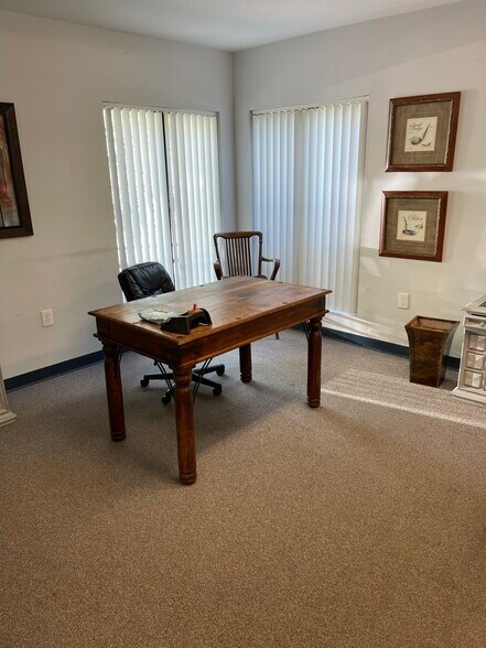 More Photos Of 454 W Coleman Blvd, Mount Pleasant Office For Lease