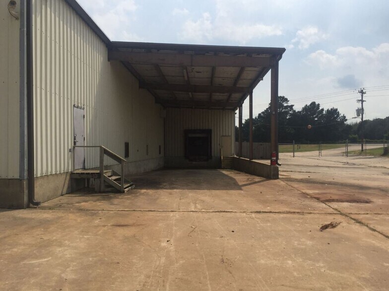 More Photos Of 3492 N US Highway 77, Giddings Warehouse For Lease