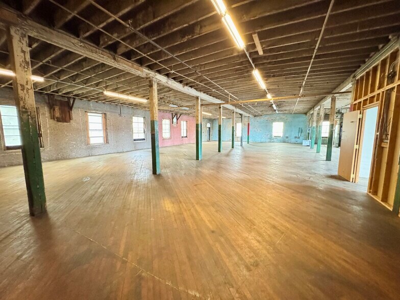 More Photos Of 133 Gold St, Worcester Warehouse For Lease