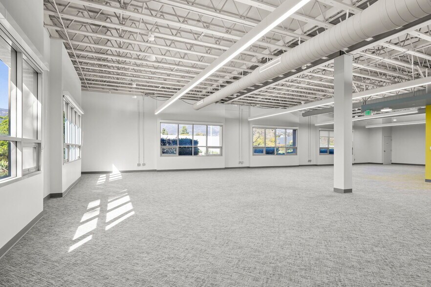 More Photos Of 6398 Cindy Ln, Carpinteria Office For Sale