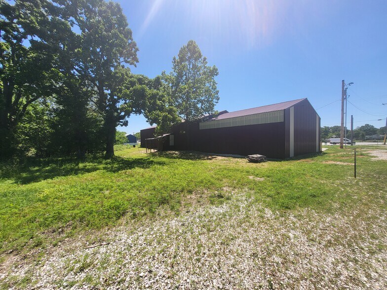 More Photos Of 569 W Valley St, Granby Auto Repair For Lease