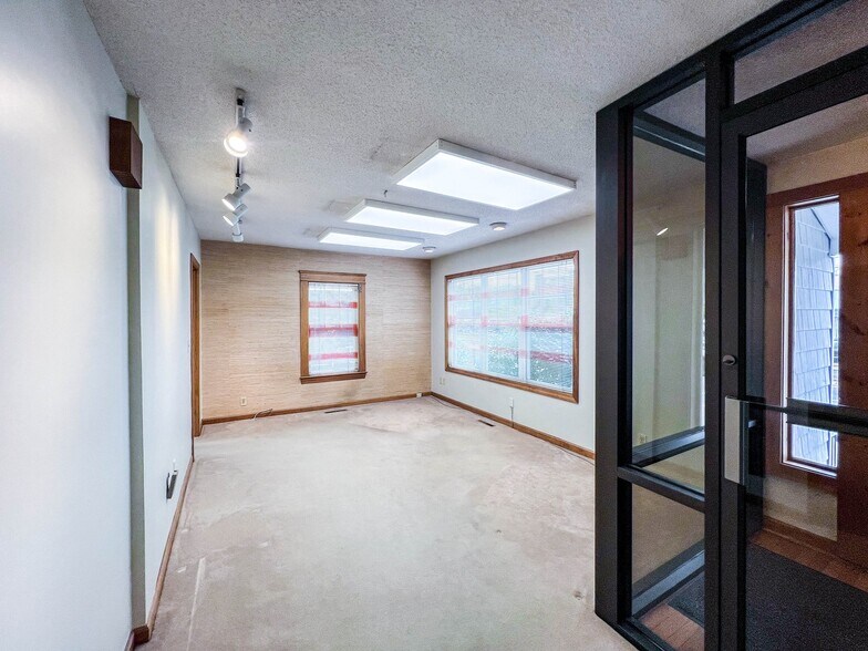 More Photos Of 300 Worcester Rd, Framingham Office For Sale
