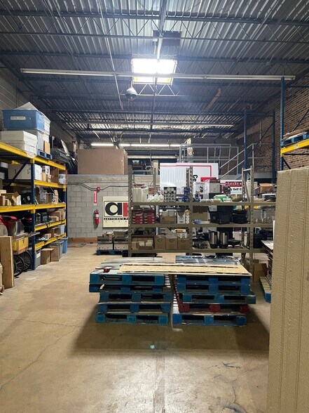 More Photos Of 620 Enterprise Dr, Oak Brook Light Distribution For Lease