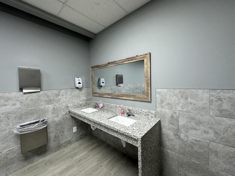 More Photos Of 4000 Garth Rd, Baytown Medical For Sale