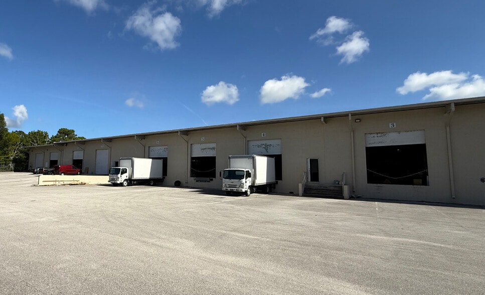 More Photos Of 740 NW Enterprise Dr, Port Saint Lucie Manufacturing For Lease