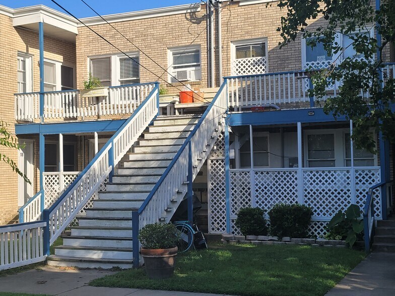 More Photos Of 2018 25th St, Galveston Apartments For Sale