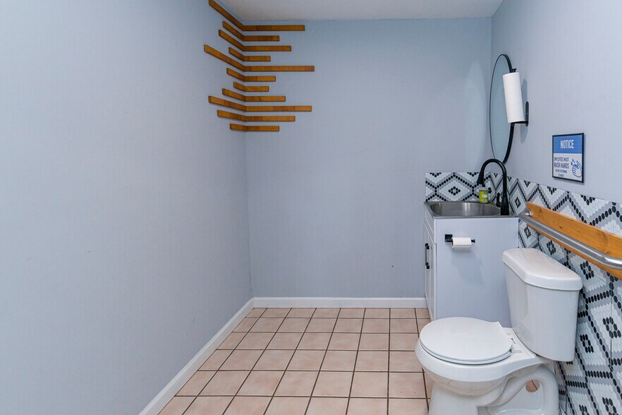 More Photos Of 806 Washington St W, Fayetteville General Retail For Sale