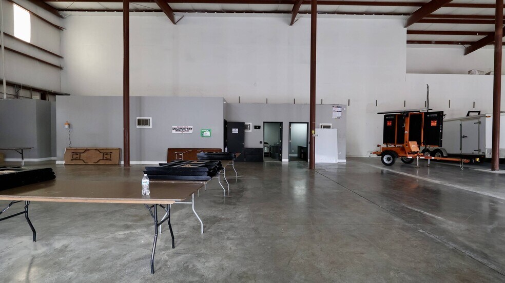 More Photos Of 96 Commerce Dr, Carmel Warehouse For Lease
