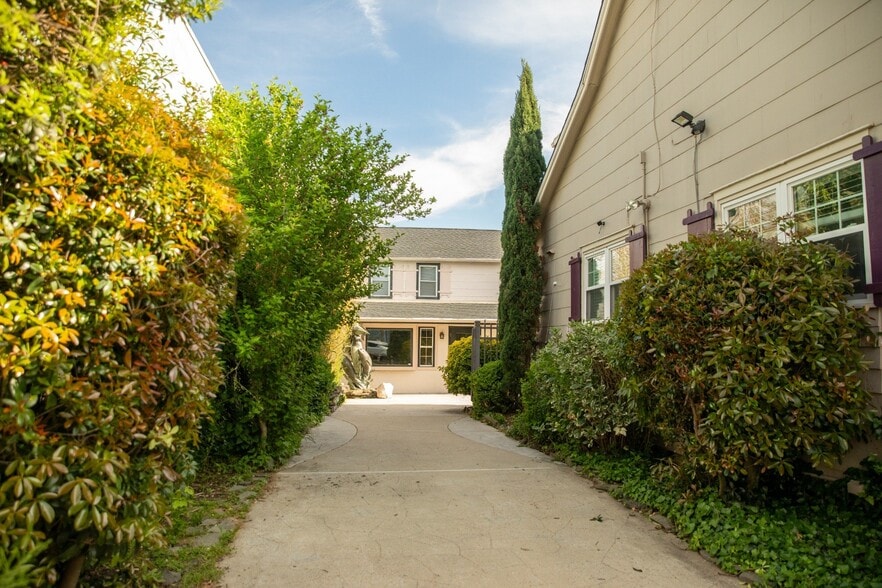 More Photos Of 46 Baltimore Ave, Rehoboth Beach Storefront Retail Office For Lease