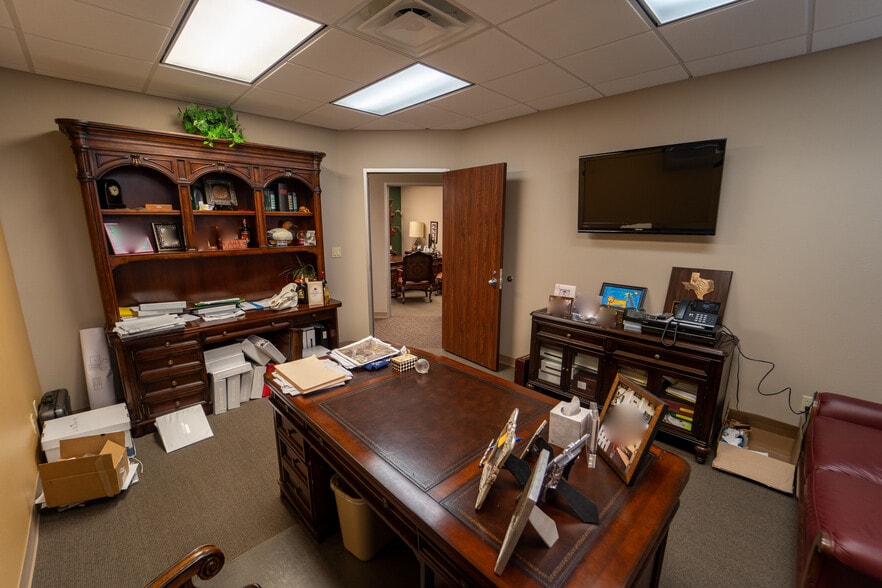 More Photos Of 115 Medical Dr, Victoria Medical For Sale