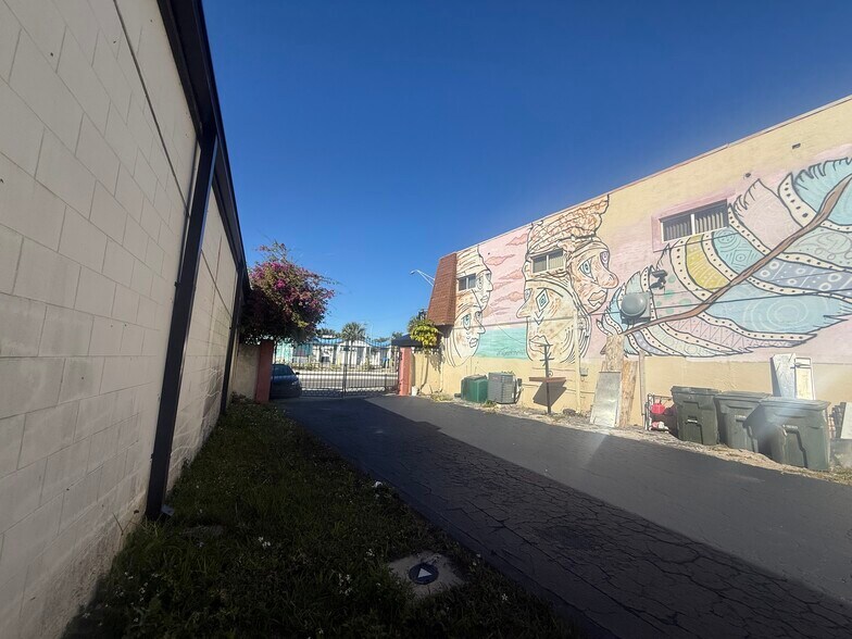 More Photos Of 336 E International Speedway Blvd, Daytona Beach Restaurant For Sale