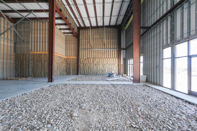 More Photos Of 102 Floral Blvd, Laredo General Retail For Lease